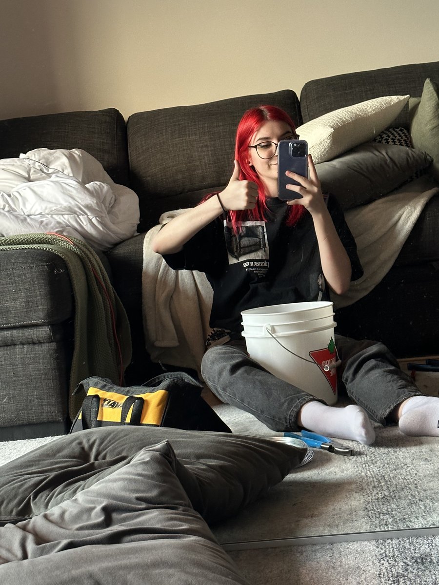 zastelatv's tweet image. currently learning how to chainmail