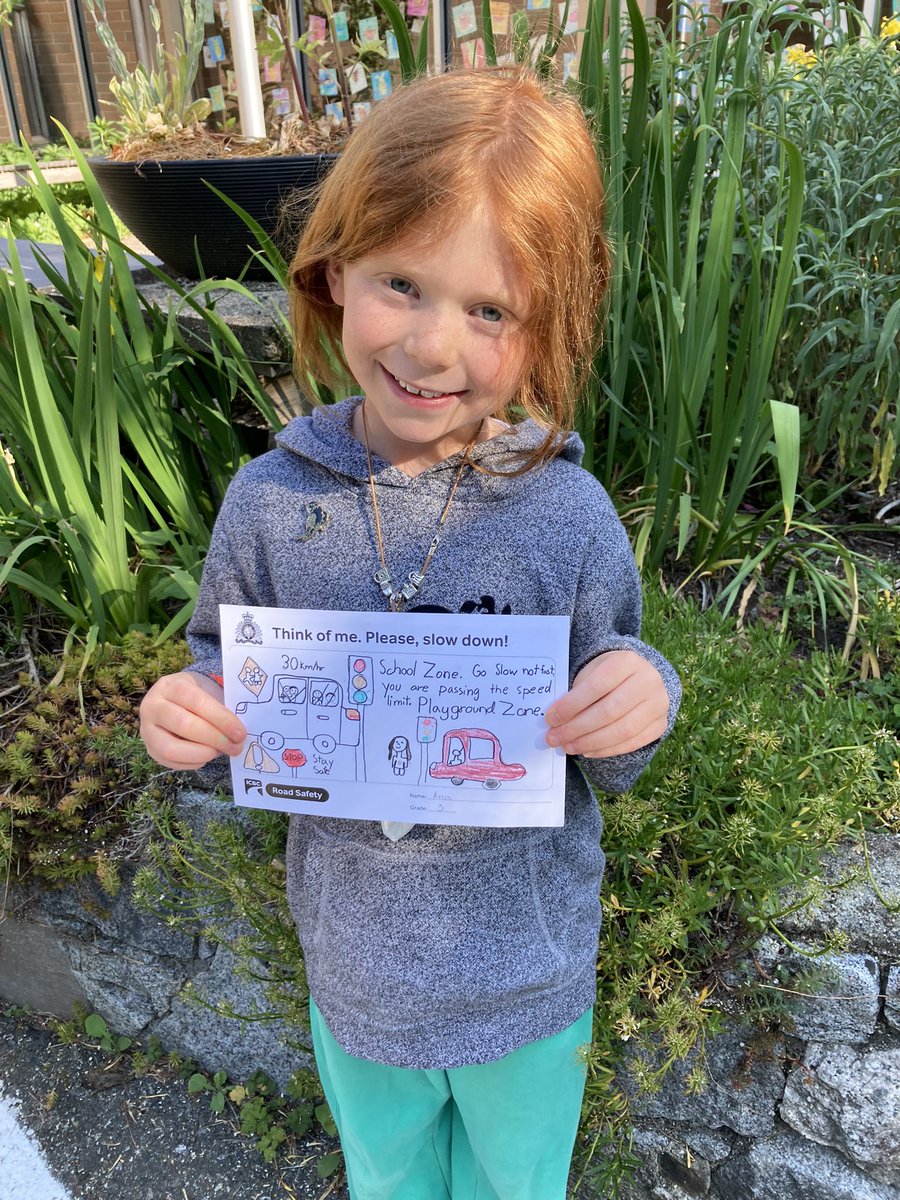 RoadSafetyLou's tweet photo. A fantastic morning @WestVanSchools @eagleharbourPAC for a road safety blitz with @WestVanPolice and partners. 
Student volunteers did a great job of handing out Think of Me art cards they created reminding drivers to slow down in school zones. #NoNeedForSpeed! @icbc https://t.co/Jbdbwta4sp