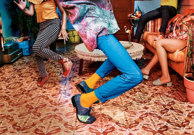 marianoubita's tweet photo. 🥃 Bacardi takes it to the next level. Su campaña de verano 'Do What Moves You' lleva un lanzamiento de una exclusiva colección de NFT y al tenerlo puedes canjearlo por unos sneakers  diseñador en collab con @jeffstaple y @Kollectiff 

Qué loco cómo todos quieren subirse en el 🚂 https://t.co/BK64rcQ26l