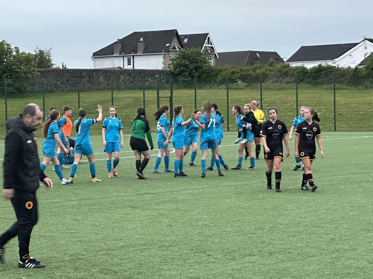 Central 16s powered their way to the League Cup final in a well fought 1/2 final v Rossvale. A 1st min goal was a blow but the girls fought back to take a h/t 2-1 lead, Rossvale made it 2-2 with 20 to go but 2 late goals saw the girls through to their 3rd LC Final in a row 25June