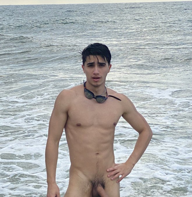 1 pic. Let&rsquo;s go to the beach https://t.co/QkM9EeF8Ne