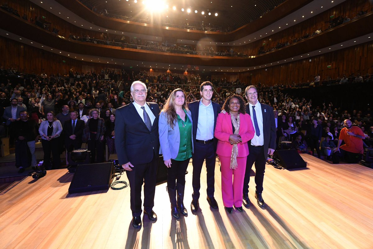 Participé de la apertura del #MICA2023, el Mercado de Industrias Culturales Argentinas. Un sector que genera empleo de calidad y arraigo en las provincias, para tender raíces, quedarse en el país y poder desarrollarse, crecer y ser felices acá defendiendo esta hermosa Patria.