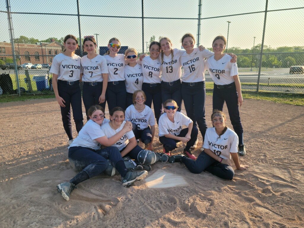 ndailey02's tweet photo. I had so much fun playing with these girls! ❤️ I ended the season with a .500 BA and 99Ks. If it weren’t for missing games for vacation I could’ve hit 100Ks, but there’s always next time! 💪🥎🔥#govictor @VictorSoftball @VictorBLDevils https://t.co/w3FIAsuIJZ