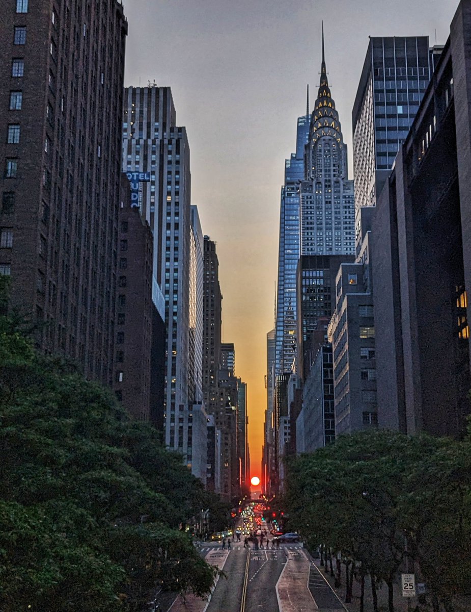 The sun setting down 42nd Street in New York City, Thursday evening #NYC #newyork #newyorkcity #sunset @agreatbigcity #chryslerbuilding
