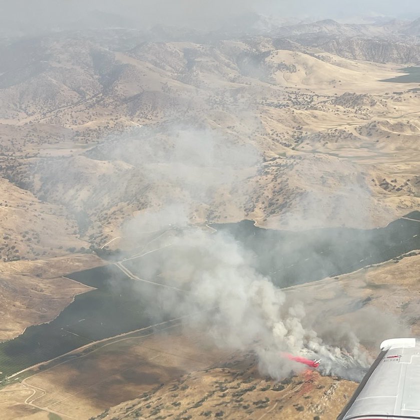 #OrangeIncident Firefighters are on scene of a wildfire on American Ave east of Hills Valley Rd. Fire is spreading to the east. Additional resources requested.