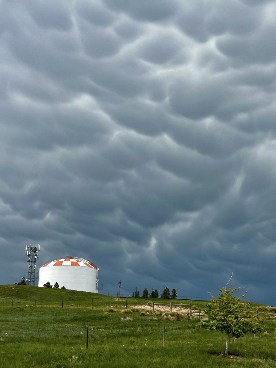 Great clouds on the commute on Storey today! #wywx #wyoming #StormHour #cheyenne