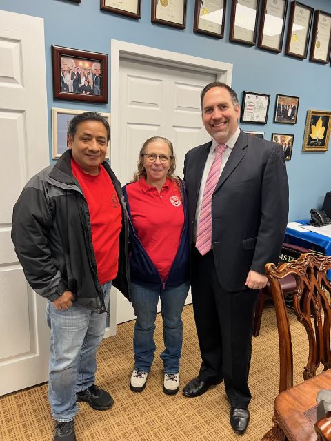 It’s great to have bipartisan support for our call center worker retention bill! We thank <a href="/senatorlanza/">Senator Andrew Lanza</a> for his vote on the bill. Our CWA members met with his deputy chief of staff <a href="/anthonyreinhart/">Anthony Reinhart</a> recently and they promised to #protectezpassworkers !