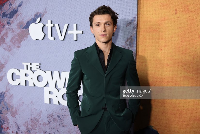 AllNewsTom's tweet photo. 📸 | Tom Holland and the cast of the crowded room at apple tv+ premiere. https://t.co/kPjFMOvM08