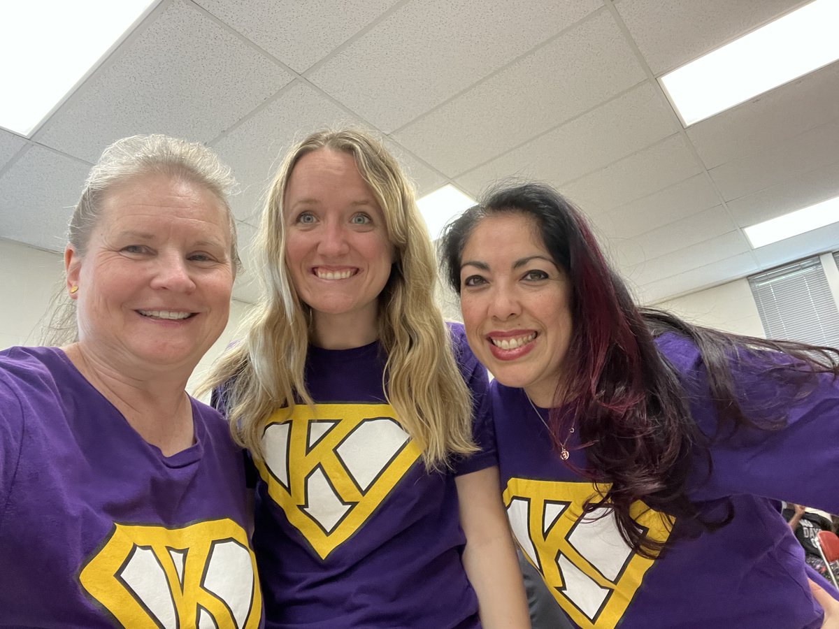 4SE and our 1MB <a href="/CCTejas/">Diana Medina</a> &amp; <a href="/BriannaHeidema/">Mrs.Buhrke</a> buddies had some super hero fun (we missed <a href="/MrsSarahEnger/">Sarah Enger</a> who made the bottles) <a href="/KomenskyLions/">Komensky School</a> <a href="/KomenskyPBIS/">Komensky PBIS</a> #OrgulloLeonesKomensky #d100inspires
