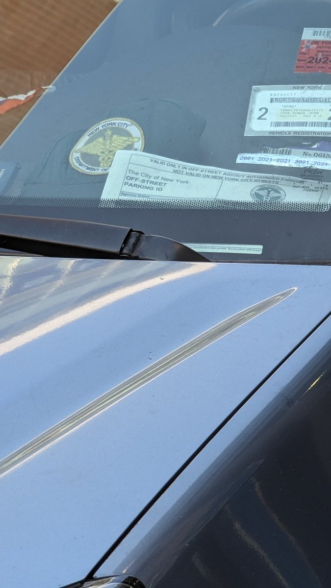 WakefieldBxDave's tweet image. @placardabuse @NYCMayor @nypdpc An @NYCSanitation #FancyHat and &quot;Not valid for city streets&quot; parking permit is never valid in any No Standing zone, even if the permit allowed it 

And using this city property during an @EastRiverPlaza shopping run is also a @NYCCOIB violation.