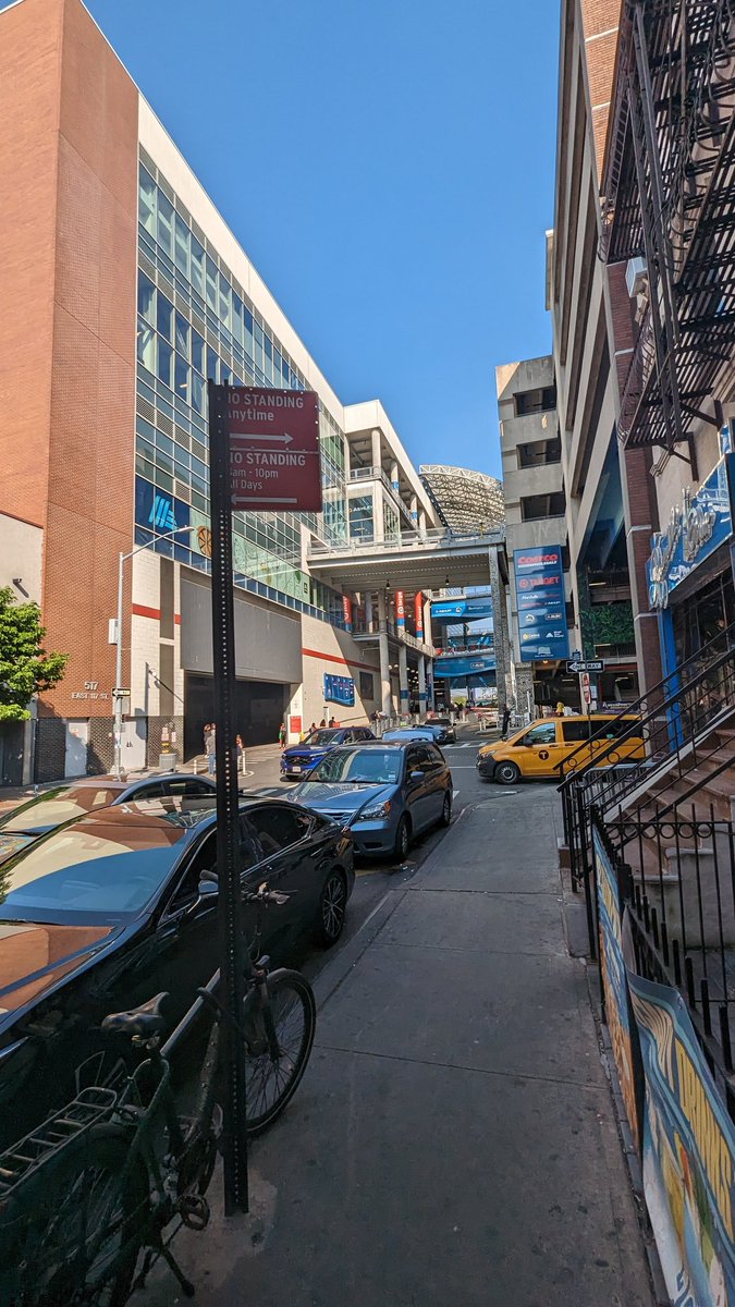 WakefieldBxDave's tweet image. @placardabuse @NYCMayor @nypdpc An @NYCSanitation #FancyHat and &quot;Not valid for city streets&quot; parking permit is never valid in any No Standing zone, even if the permit allowed it 

And using this city property during an @EastRiverPlaza shopping run is also a @NYCCOIB violation.