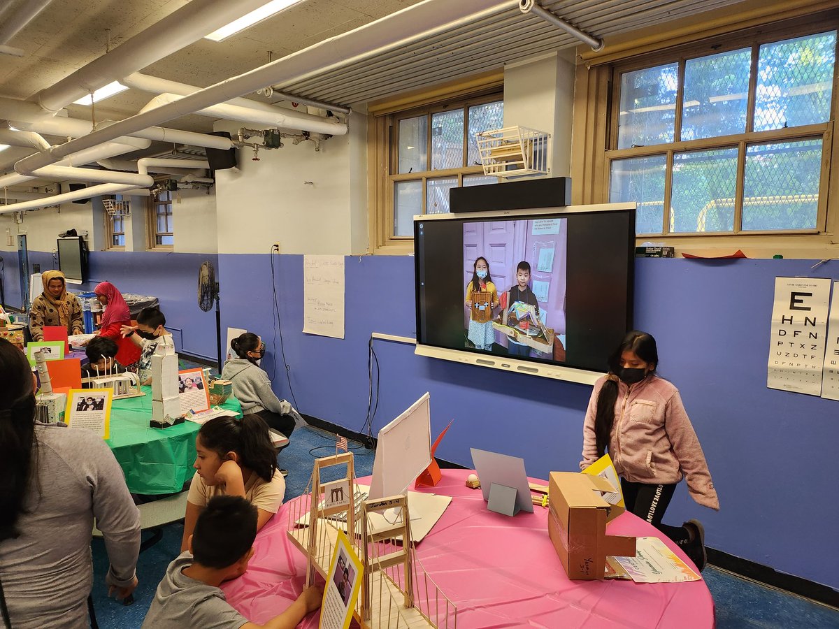 ps131K15's tweet image. Our student Makers and their families were so proud to see the projects that they created on display to be celebrated! #TheMakerMovement
#CreativityAtItsBest @NYCDOED15 @KarenWatts729 @StamatinaH