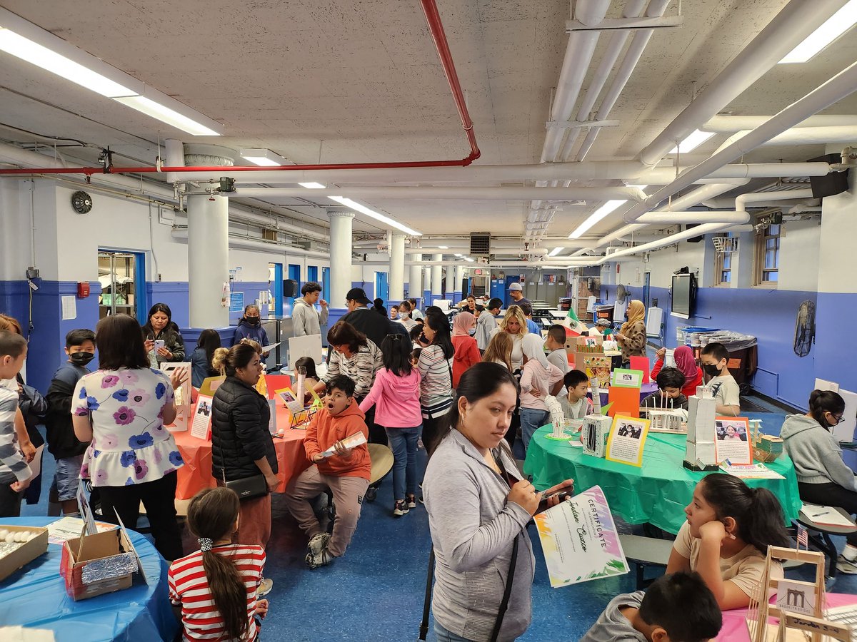 Our student Makers and their families were so proud to see the projects that they created on display to be celebrated! #TheMakerMovement
#CreativityAtItsBest @NYCDOED15 @KarenWatts729 @StamatinaH