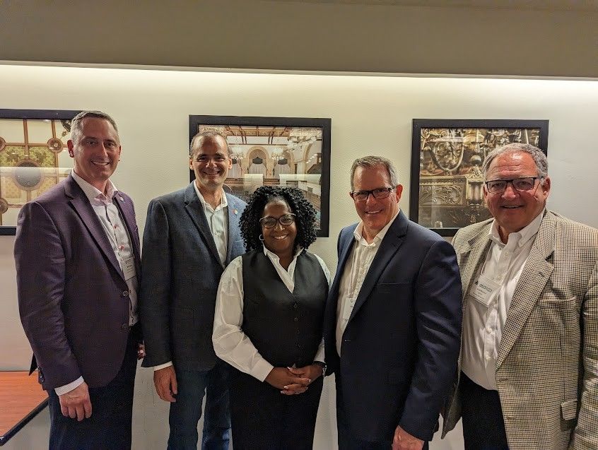 Radio_Mogul's tweet photo. We took part yesterday in @CFAFranchise #FranchiseAwarenessDay 2023 at Queen's Park.

#Franchising contributes $60 billion per year to Ontario's economy &amp; employs 852,500 people in 31,857 establishments across the province.

#ontariobusiness #onpoli #SmallBusiness https://t.co/zg0zPUS51F