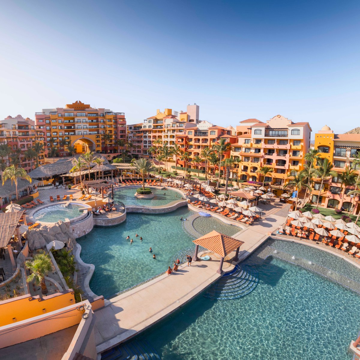 Dive into a state of uninterrupted tranquility. Your worry-free weekend getaway begins here, at @playagranderesort!🏝