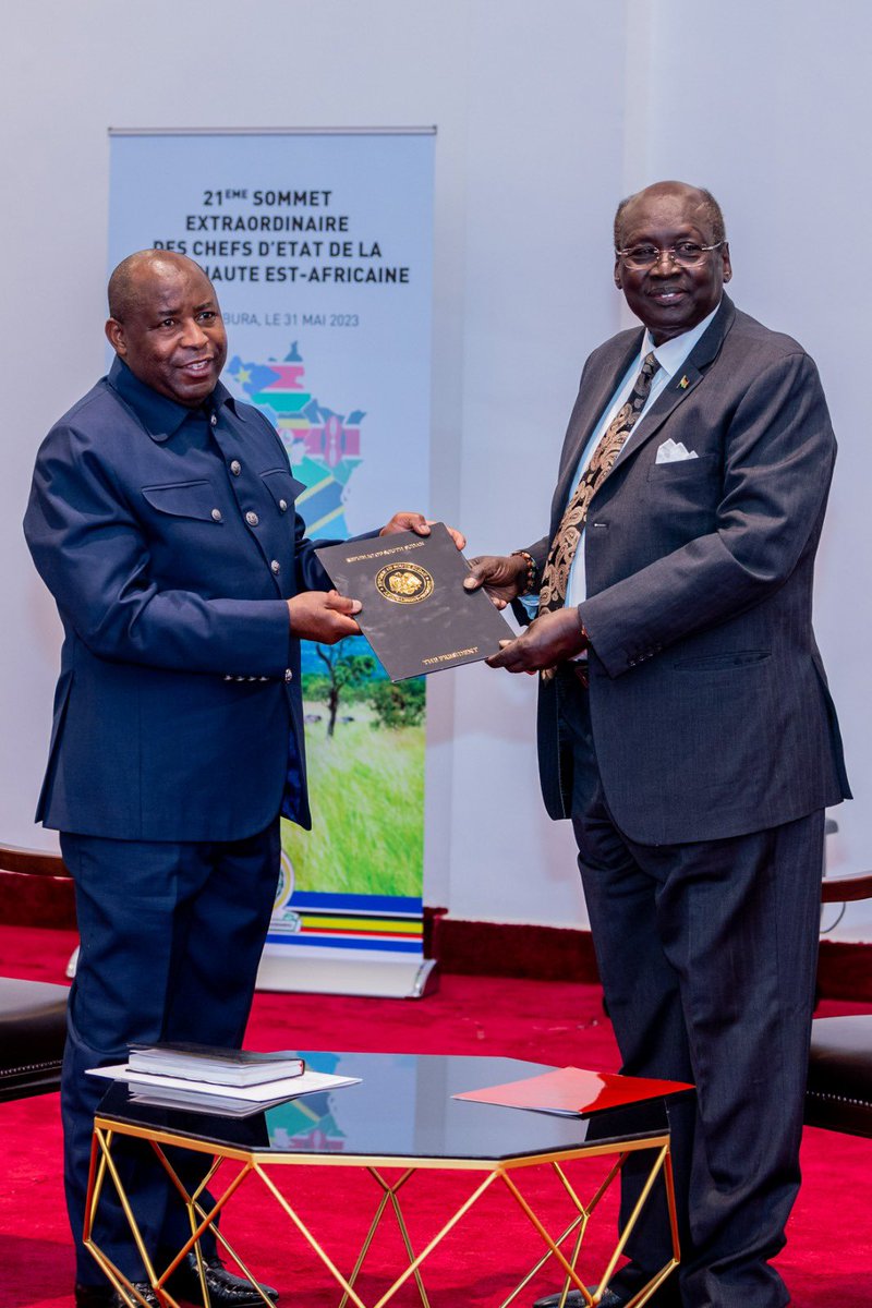 AkolPriscah's tweet photo. Presidential Affairs Minister Dr. Barnaba Marial Benjamin, President of Burundi Èvariste Ndayishimiye and other regional leaders at East African Community Heads of State Summit in Burundi May 31st 2023 https://t.co/s7NkBaqrWu