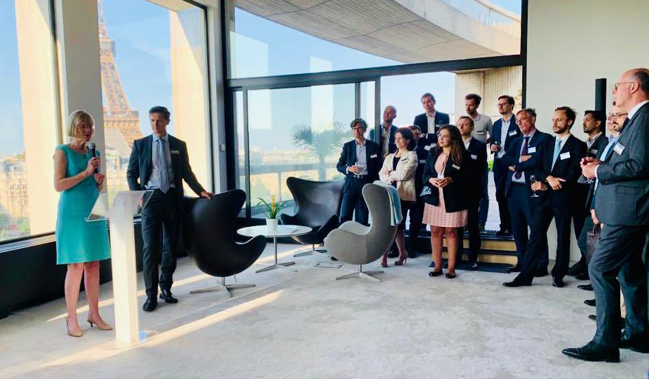 AusAmbFR's tweet photo. J'ai eu le plaisir de célébrer l'ouverture du bureau parisien de @Macquarie aux côtés de leur Directeur général EMEA, Paul Plewman. Ce bureau contribuera à renforcer les liens commerciaux entre nos deux pays 🇫🇷🇦🇺. @Economie_Gouv #AusEUFTA https://t.co/lb70MTyXYG
