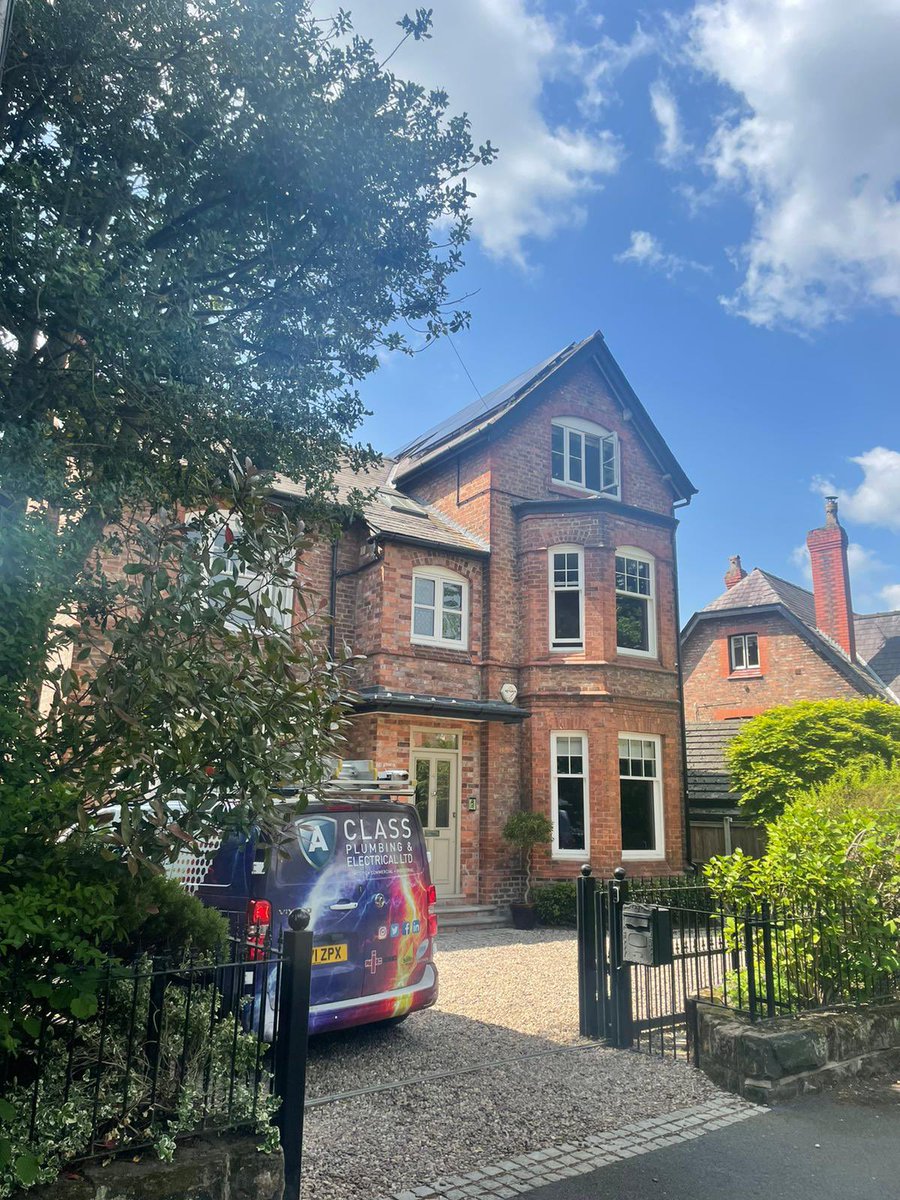 A_Class_P_And_E's tweet photo. Here’s another fantastic solarPV we have just fitted in #Hale #Altrincham #Greatmanchester
We installed a Giv Energy 5kw inverter with 19kw of Giv Energy batterys on the this property. @GivEnergy
#solarPV #solarenergy #solarPVinstaller #Greenenergy #solarstorage #solarpanels https://t.co/YTnC1zkMZs