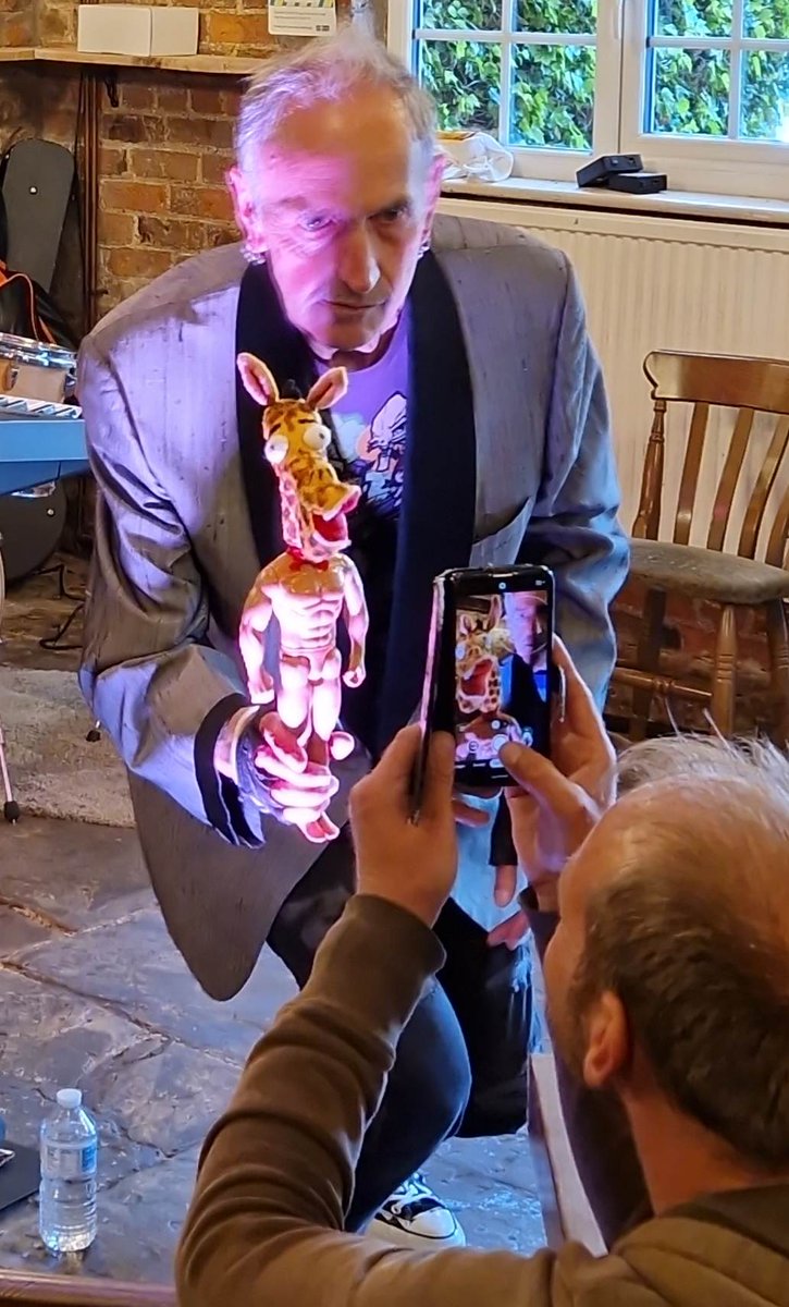 BeckGra's tweet photo. The photo of the photo (from Sunday)...
(Thanks to Bill Horncastle for this.)
#photo #liveshot #SpringFest2023 #cottingham #amwagh #GrahamGrahamBeck https://t.co/DGDNph9PX5