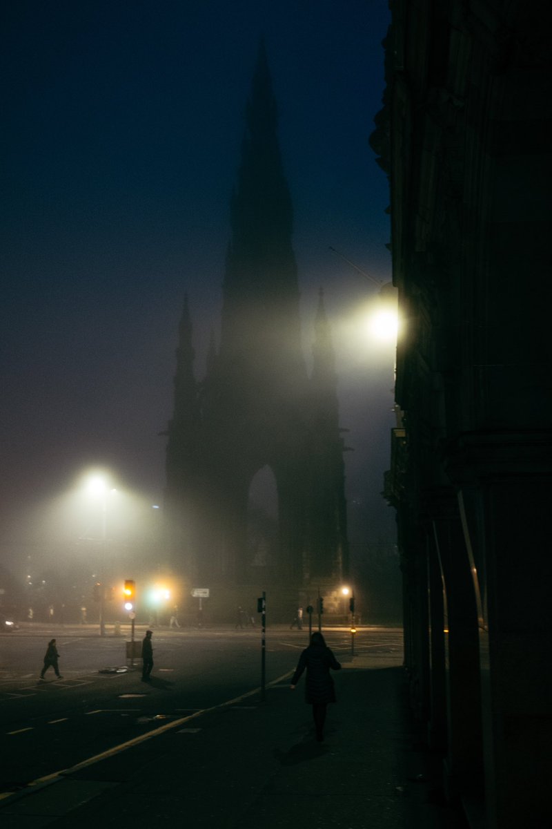 Rocket in the Haar

#streetphotography #edinburgh