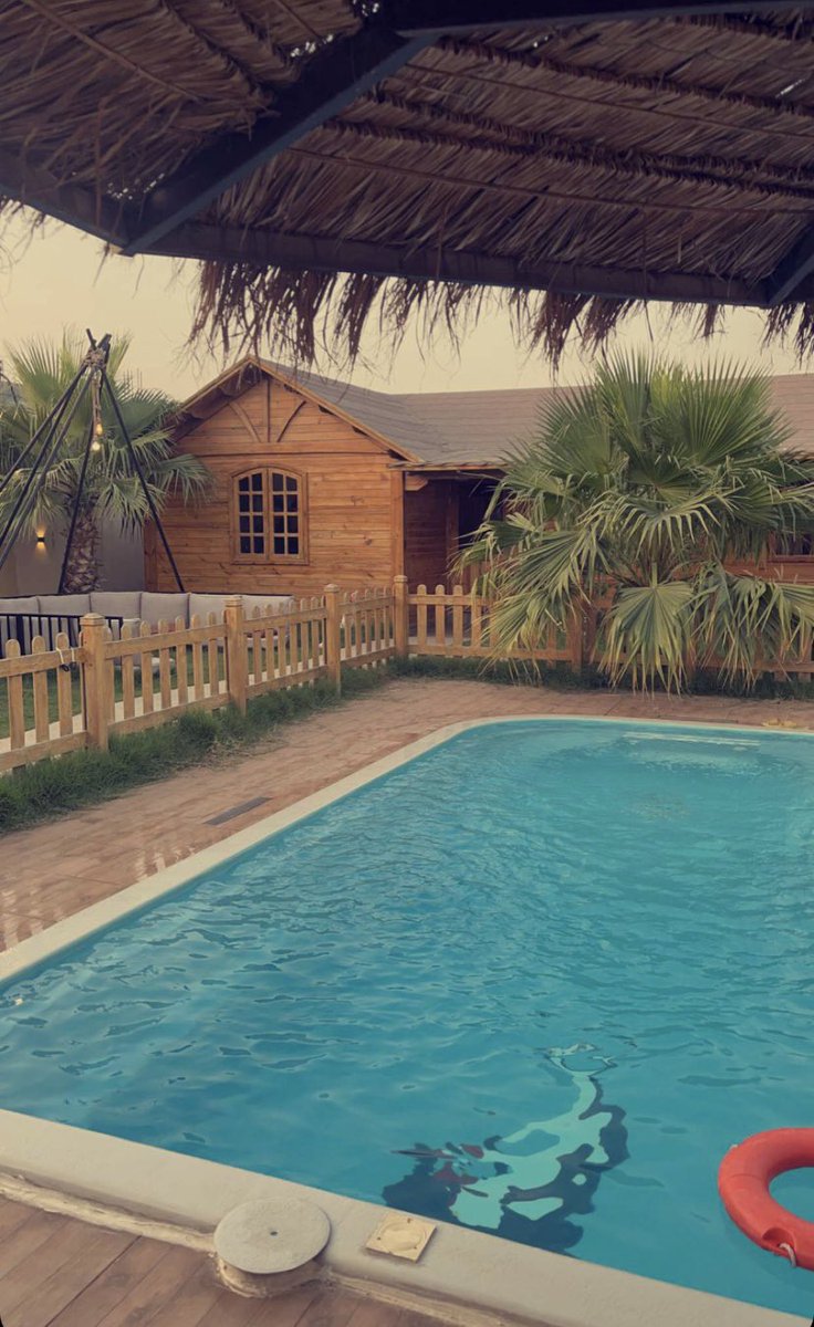 العلاقه التوكسيك ☠️هي العلاقه اللي بتفقد فيها تواصلك مع نفسك 
بتلاقي نفسك مش عارفك بقيت نسخه باهته من نفسك مستنفذ فيها جسديا و نفسيا مش قادر فيها تطلع خطوه لقدام ..قلبك عجز بدري مش قادر تفرح ولا عارف تتقبل نفسك 
وده نتيجه تعاملك مع بعضهم...تخلص من هذه العلاقة على الفور