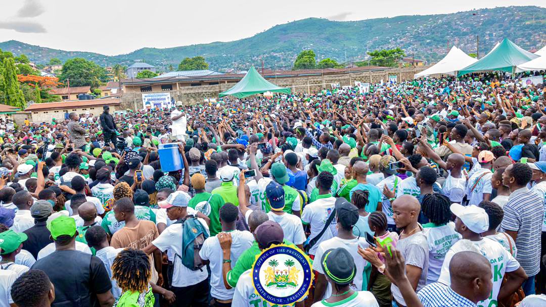 julius_maadabio's tweet photo. My ambition for #Freetown and #SierraLeone remains high. That is why I endorsed Mohamed Gento Kamara (@gento_kamara), the Man of the People as the SLPP Mayoral candidate for Freetown. 

Over the years, Mohamed Gento a prolific entrepreneur has demonstrated a strong capacity to solve problems. His deep understanding and connection with the grassroots make him a perfect fit for the job. As one of the largest employers in the private sector, I am confident that he understands the plight and needs of the people, especially the grassroots. 

Mohamed Gento is able and ready to roll up his sleeves to work tirelessly with our SLPP Government and with communities in Freetown to bring meaningful transformation that will benefit the people. 

He will be the Freetown Mayor who will court the people and seek their partnership, rather than extraneous adulations which are inconsequential to the needs of the grassroots Freetownians.

Together, we will work with the People and for The People! 🌴

A Vote for Julius Maada Bio and The SLPP in the upcoming June 24th, 2023 General Elections is a vote for continued development and progress in Sierra Leone including Freetown Western Area.

📱Join the conversation with #SLPP4DEVELOPMENT 

#PAOPASALONE4BETTEH

#LehWiFixFreetown
