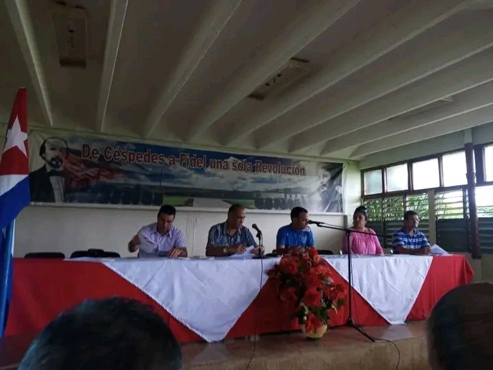 ManuelBati4's tweet photo. Desarrollo de la plenaria en nuestro territorio con el objetivo de chequear los compromisos contraídos en el mes de mayo con la presencia de nuestro 1er Secretario del PCC y el Vicegobernador @OcaYelina  @MMarreroCruz https://t.co/mjA8AKWD4k