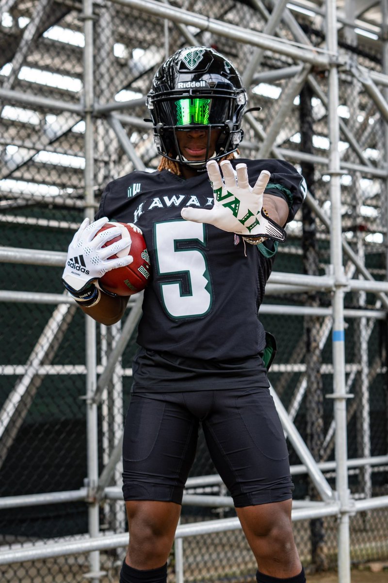 Had an amazing visit at the University of <a href="/HawaiiFootball/">Hawaii Football</a> thank you to <a href="/ReierSavannah/">Savannah Reier</a> and <a href="/CoachTomSaxby/">Tom Saxby</a> for showing us around campus #BraddahHood
