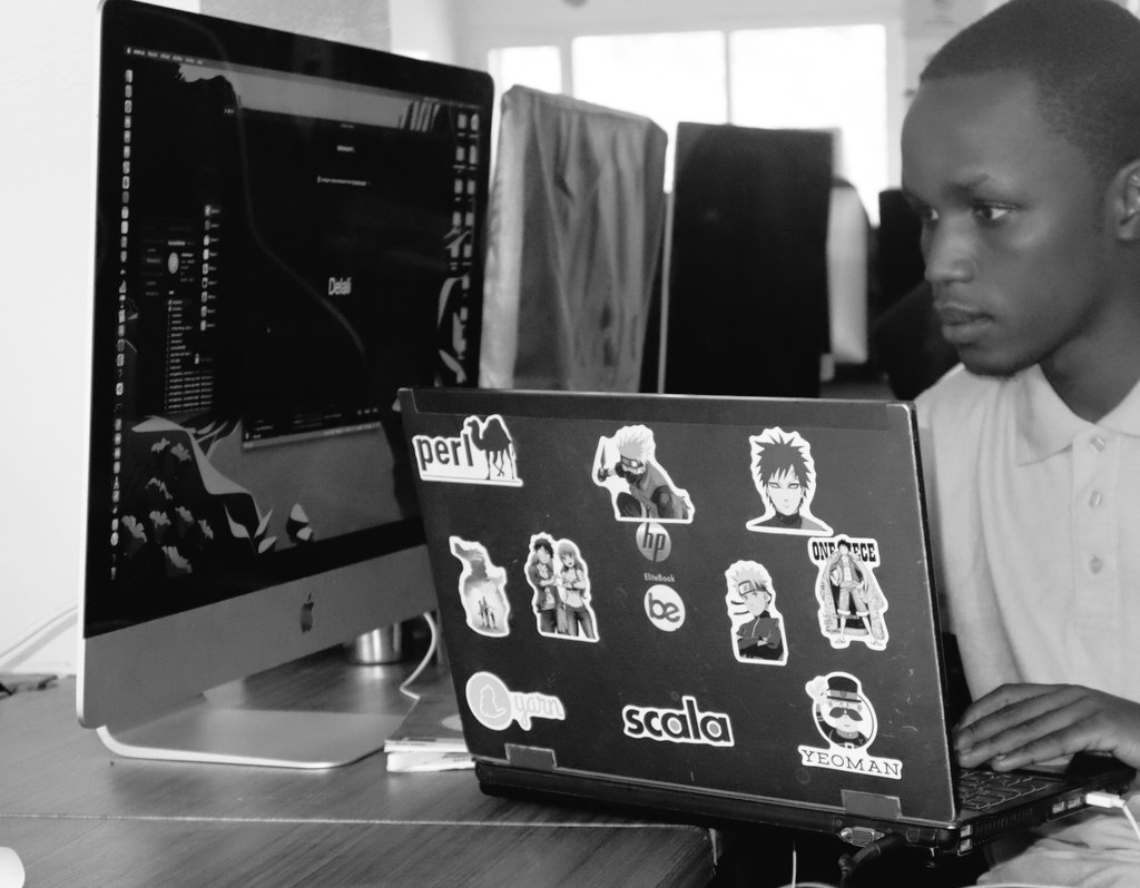 habibou_bilal's tweet image. Développer en JavaScript, c&apos;est comme jongler avec des licornes 🦄🤹‍♂️

 #JavaScriptHumor #javascript #coding