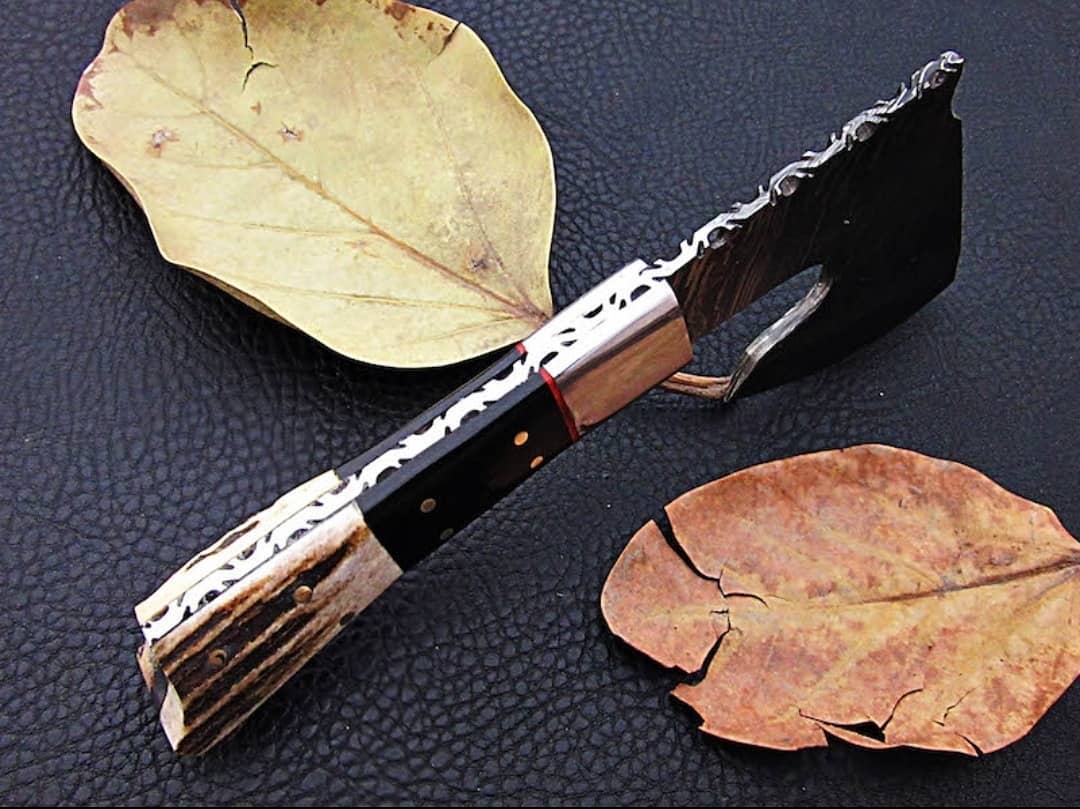 dragon_knives01's tweet photo. Custom Handmade Damascus Axe with Steel Bolster, Stag and Buffalo Horn Handle 💯
#axethrowing #axe #axes #axejunkies #hatchet #fun #throwingaxes #hatchetthrowing #tomahawk #mobileaxethrowing #outdoors #bushcraft  #viking #kissmyaxe #camping #axelife #axethrowingleague #vikings https://t.co/fz3gHcEsV9