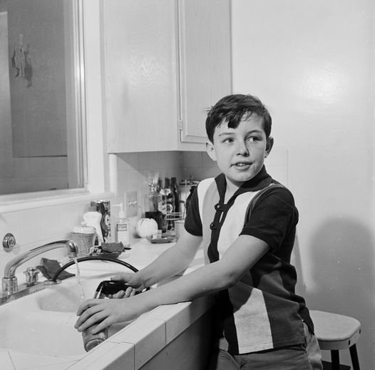 Happy Birthday to Jerry Mathers who turns 75 today!  Pictured here on Leave it to Beaver. 