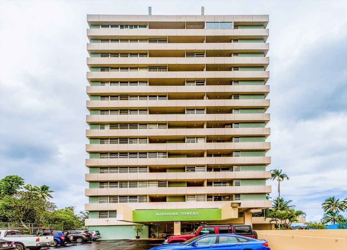 HawaiiLife's tweet photo. Just listed by Denise Nakanishi, R(B) is 84 PUKIHAE ST #PH4 in Hilo, Big Island, for $298,000.

https://t.co/mR9dg7gTYo

Heartbusting views of Hilo Bay and the beautiful Pacific are yours in this like-new one bedroom Penthouse unit.  Tap the link for more deatils.

#HawaiiLife https://t.co/LRSF6dV4b0