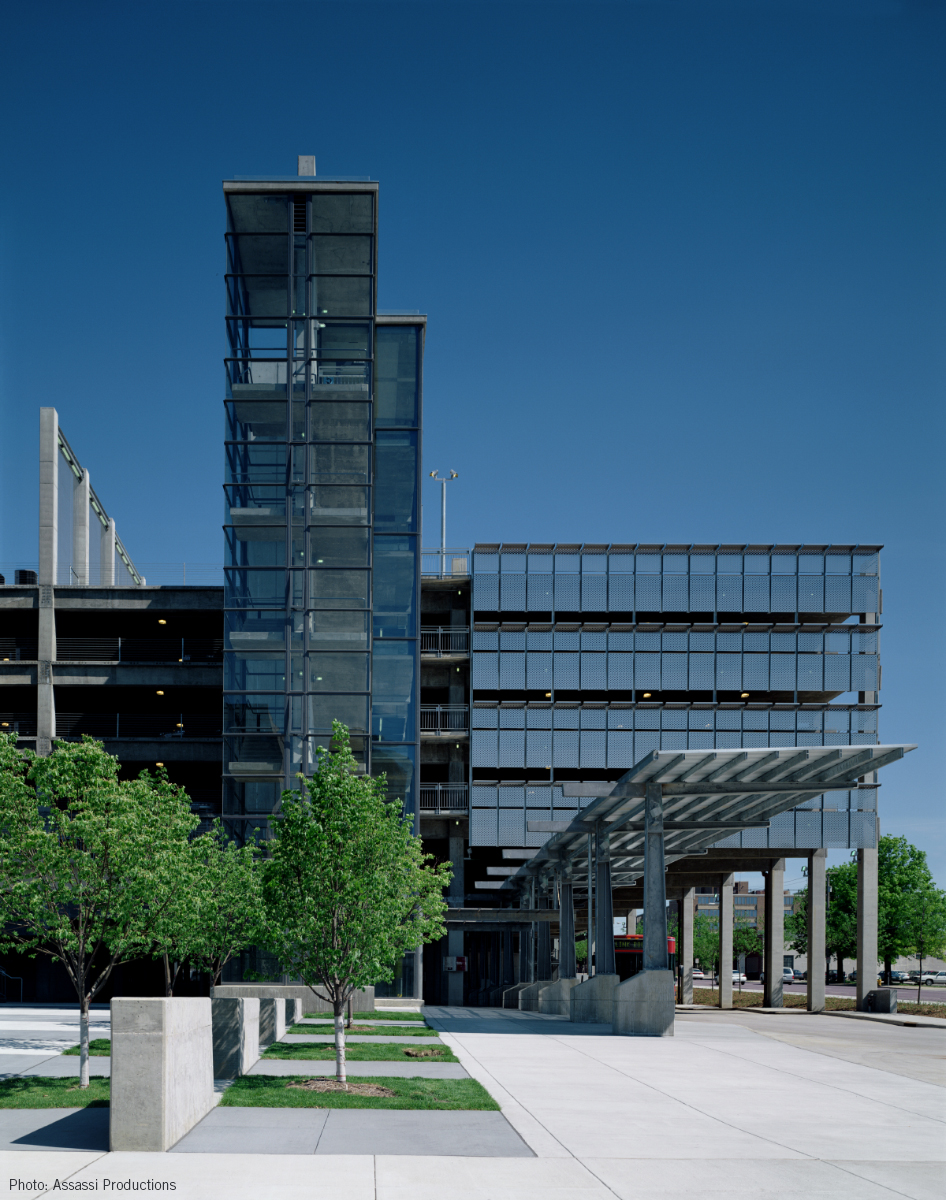 Center Street Park & Ride in Des Moines, IA features multi-story Hope's #steelwindows to provide unique views of the city and humanize the large scale structure.

Architect: HLKB Architecture
Photographer: Assassi Productions