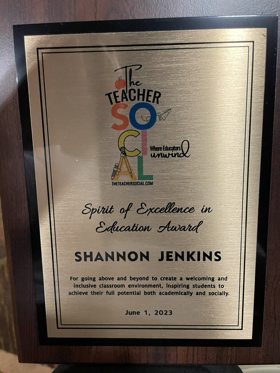 Today Shannon Jenkins, Wraparound Specialist, at Betsy Ross was acknowledged for the work she does for the students outside of the classroom. Kudos…We are Cougar Proud! 💙❤️@BetsyRossElem @HISD_Wraparound @HISDElementary2 @HISDSupe
