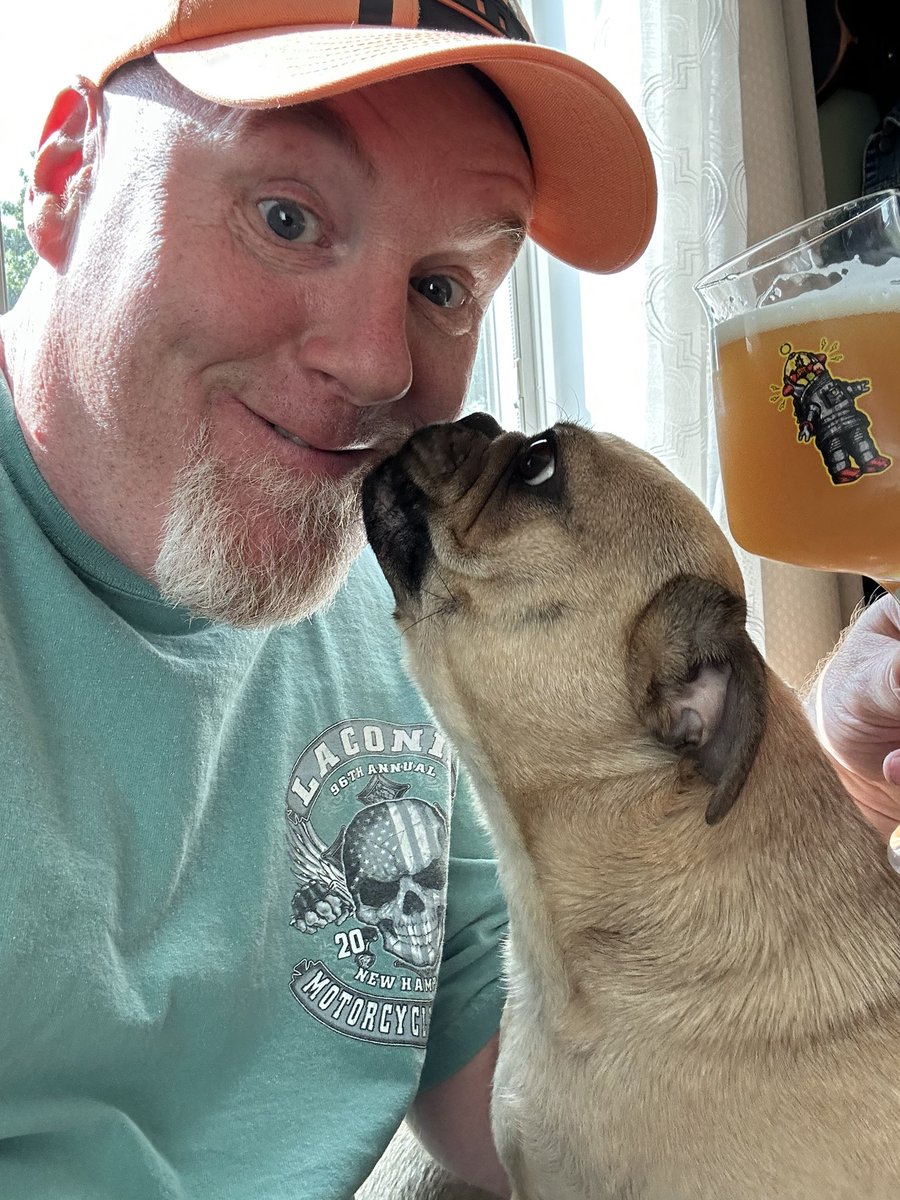 AbareDavey's tweet image. #VeryHazy in the house brings out all the love 😍🍺🐶 @TreeHouseBrewCo