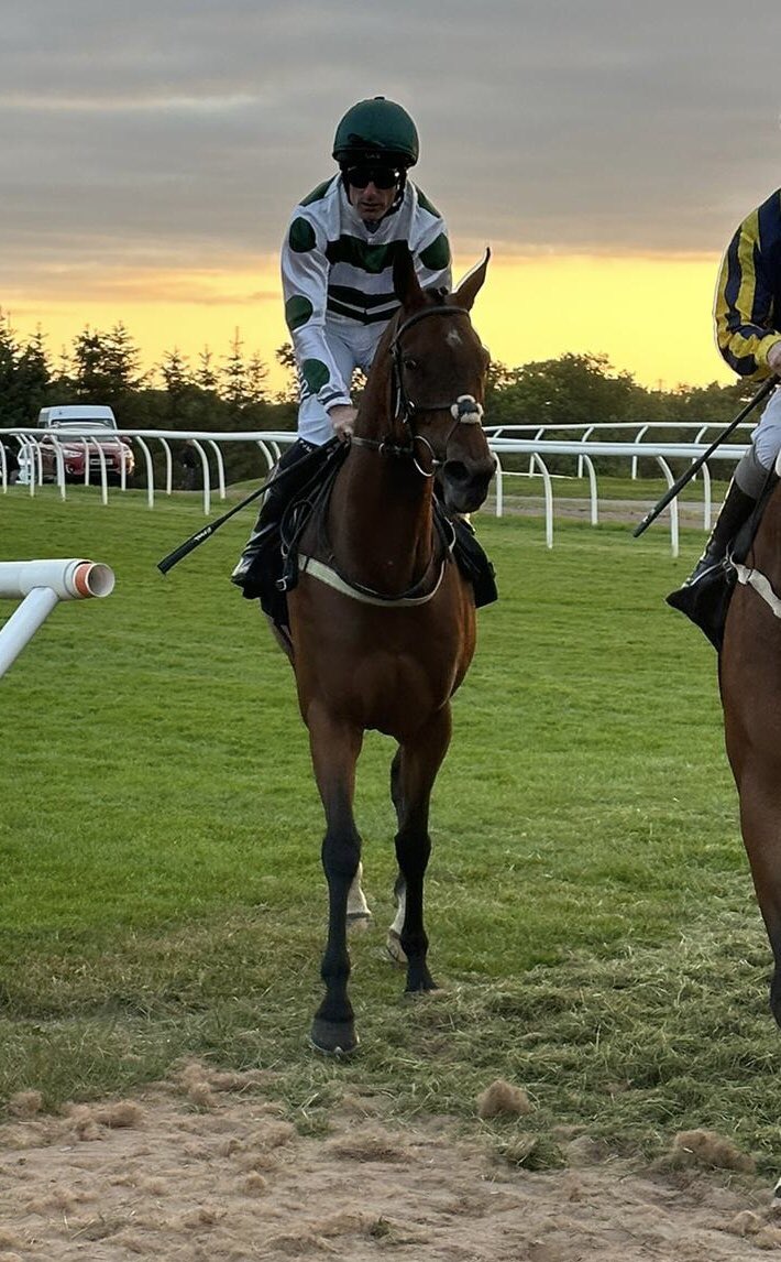 We had a lovely double @CarlisleRaces this evening courtesy of B Associates & @SummerstormBlo1’s Graces Quest ridden brilliantly by @PMulrennan !