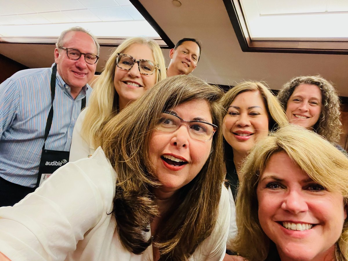 Let the selfies begin ... look at all these wonderful faces at #ThrillerFest on this #ThrillerThursday! @LisaGardnerBks @JenniferHillier @JoeFinder @LivConstantine2 @MarkGreaneyBook @HannahMMcKinnon