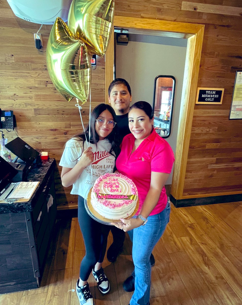 carissamariahh's tweet image. I feel so blessed to have been apart of this amazing team in San Juan. They have really helped me grow with Chili’s, &amp;amp; It’s truly been the best 6 months ever.  I’m really going to miss y’all 🥺🩷@mikponce82 @vero_gee147 @ViriMunguia7 @rubywoo83 #chilislove #chilisgrow #TMtoCSL
