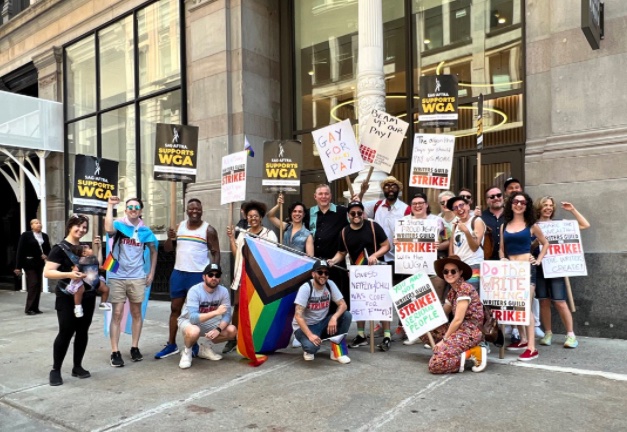 Working title for today’s amazing #WGAEastStrong turnout:

“Four location pickets and an LGBTQplus Rally”

And the fourth picket is just getting going. Join us at 
Centre and Reade at 5pm