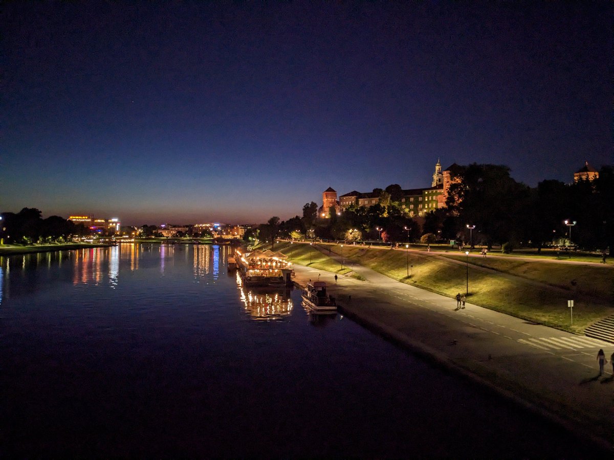 ReneSchwietzke's tweet image. Krakow at night. #DevoxxPL