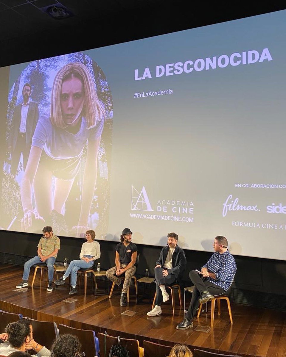 p_maqueda's tweet photo. Al fin escuchar al público. Mucha emoción ✨ al haber preestrenado La Desconocida en Madrid en la @Academiadecine junto a @LaiaManzanares @manolosoloactor y @pacobezerra en conversación con @esnorquel, y ayer proyección en @damautor con una charla moderada por @JuanZavalaA 💖 https://t.co/riHahF6Q0q