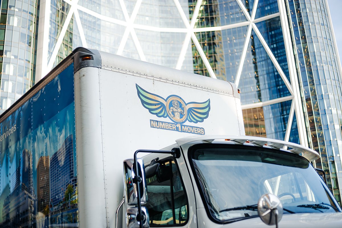 number1vanlines's tweet image. Take care of your valuables during the relocation by packing them in quality moving boxes.

Call Number 1 Van Lines to find the best moving boxes for your move.

#movingboxestips #packingadvice #valuablespackingtips #packingfragileitemstips