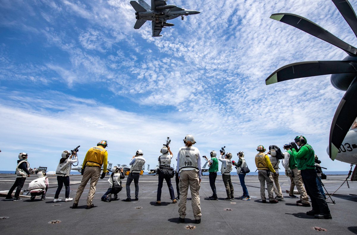 📍 SASEBO, Japan (May 17, 2023) Japanese media personnel photograph and record an aircraft flying over the flight deck of the aircraft carrier USS Nimitz (CVN 68) May 17, 2023. 

#NavyPartnerships