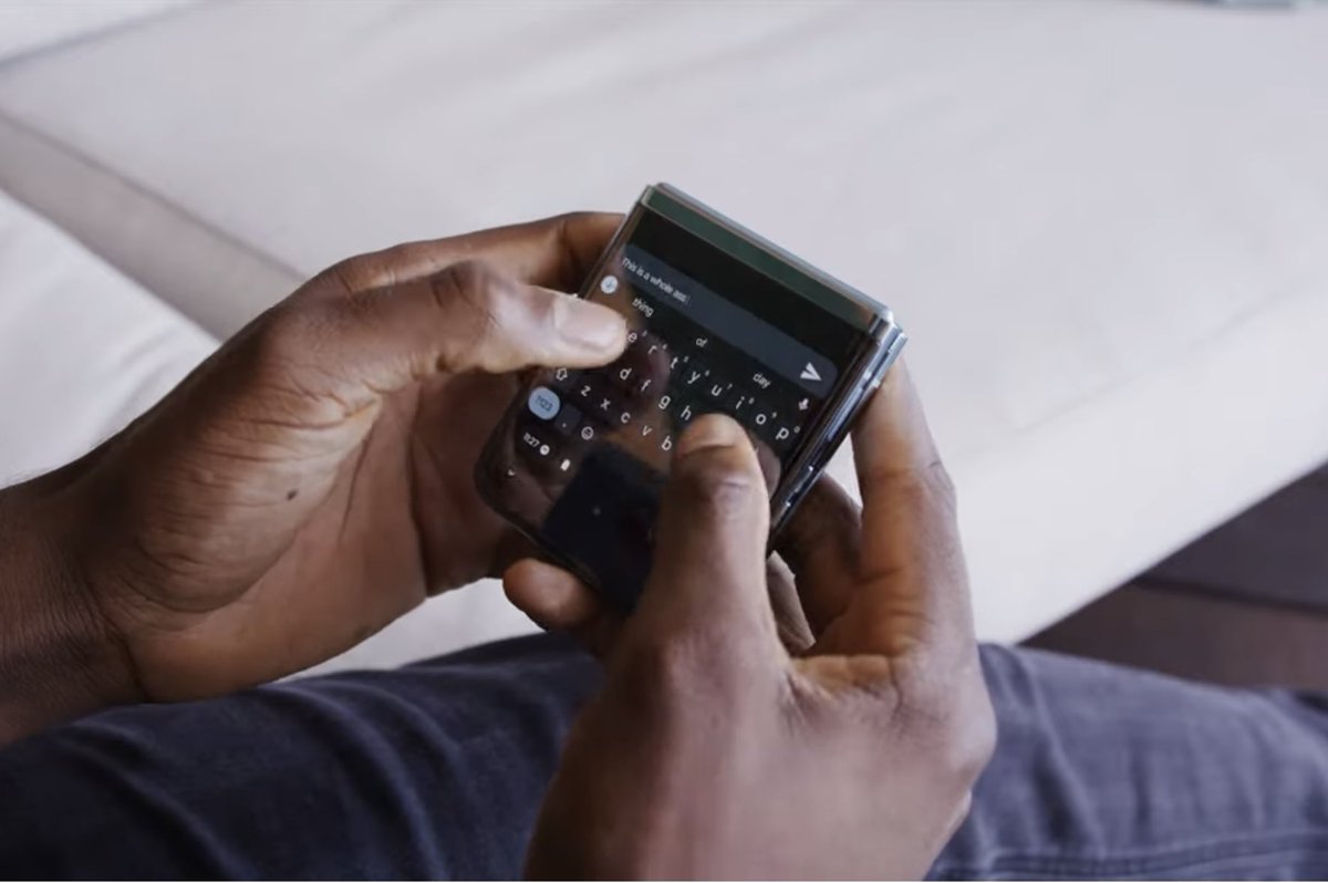 thatkevsmith's tweet photo. Folding phones https://t.co/LUbJmXmWYX