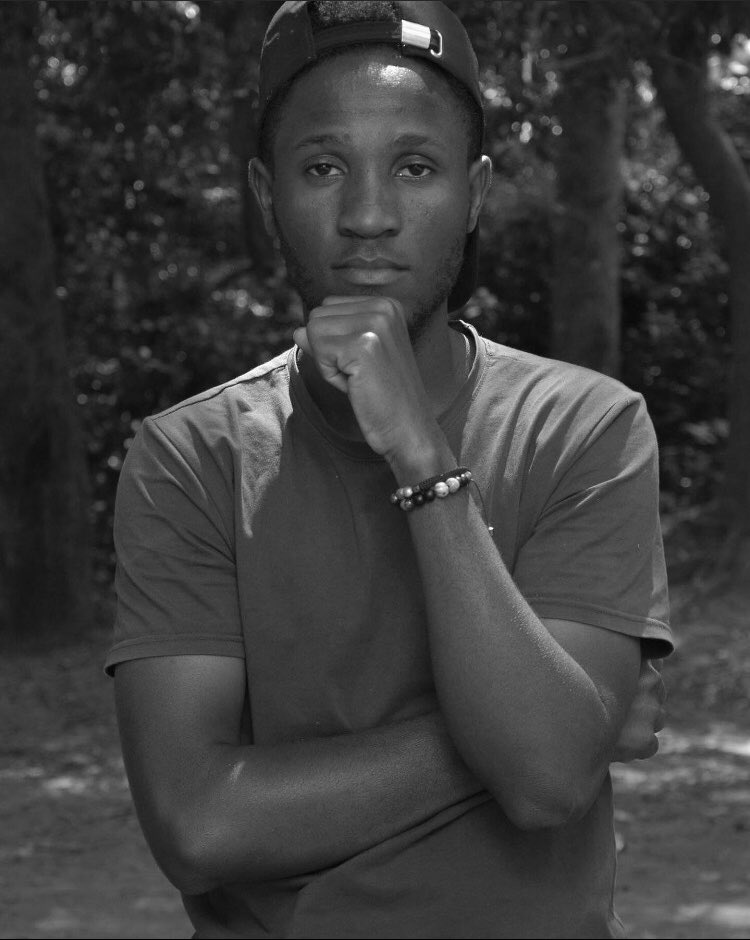 MetkLine's tweet image. Who said that we look each each😉✌️