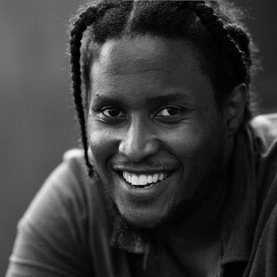 MetkLine's tweet image. Who said that we look each each😉✌️