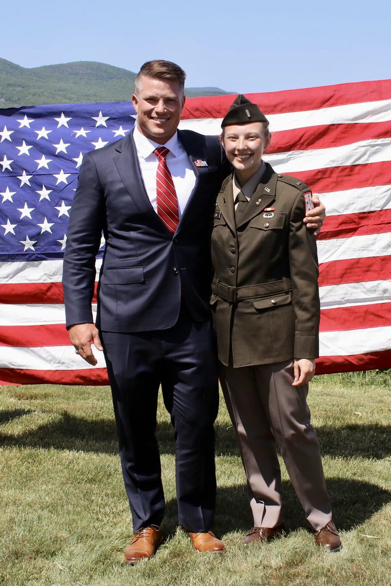 johnplumstead's tweet image. Honored to commission one of my favorite West Point cadets last weekend! 

Her dad coached me in football, while also teaching algebra to me and my wife. 

Now, she's the third West Point grad from our small Northern Michigan high school. 

#SuperProud #GoArmyBeatNavy 🇺🇸