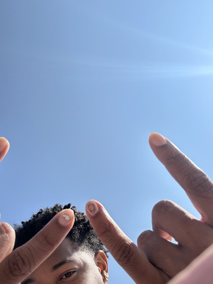 rickeykbrown's tweet photo. Took the clouds out the sky and put them on my sweater ☁️ ���� https://t.co/zFl84lO7hy