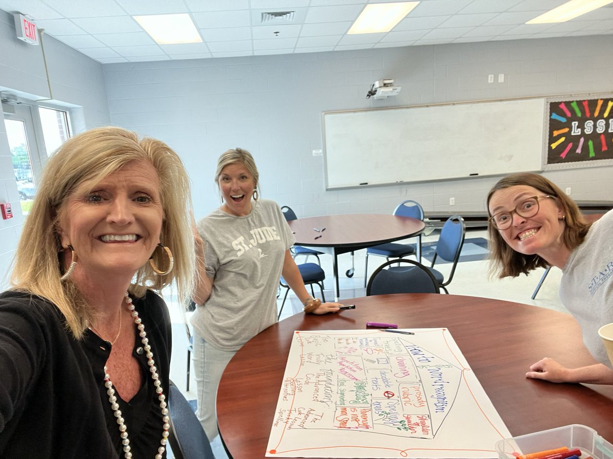 Regina Wright 📚📝 tweet media