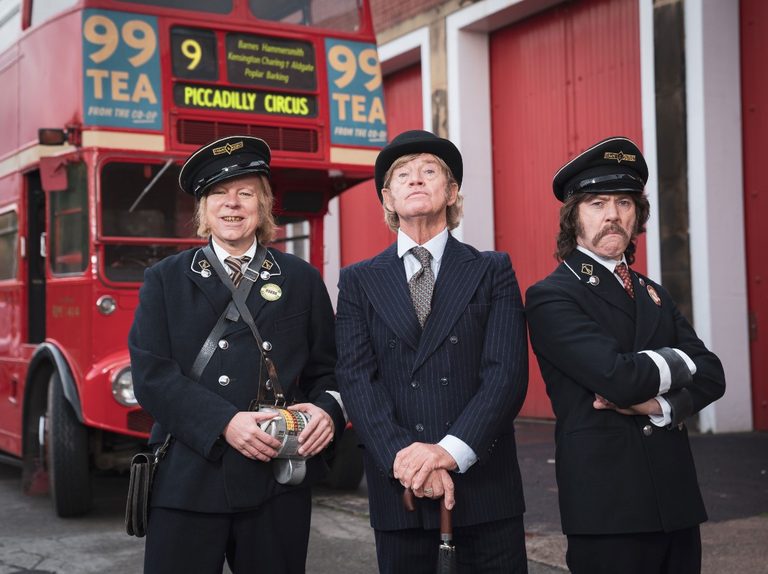So how many of us have tuned in to #BBC2 for #InsideNo9 hoping to see the on the buses episode lol 😆 😂 #Gutted @ReeceShearsmith @SP1nightonly #Wishfulthinking